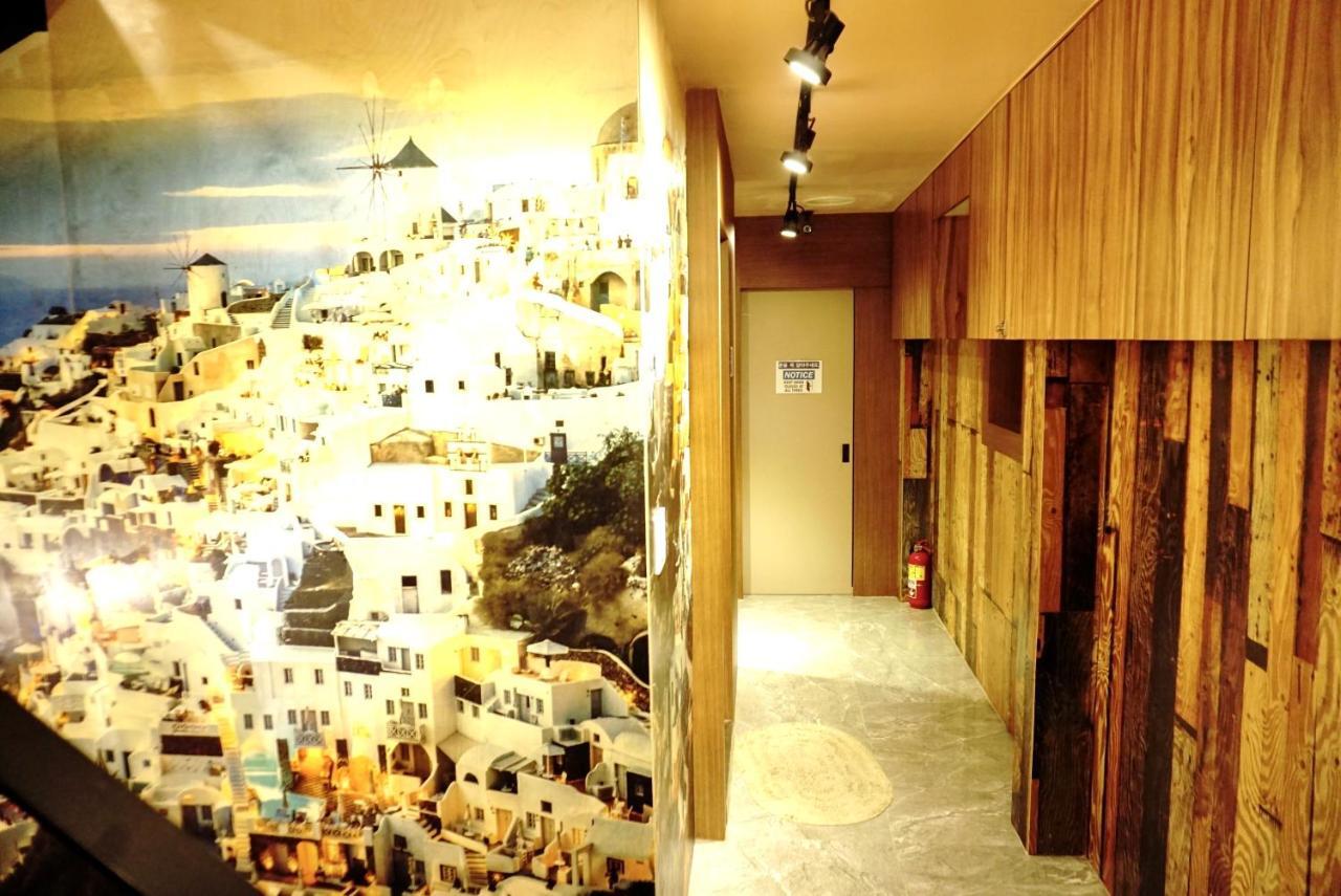 Capsule M Hostel *